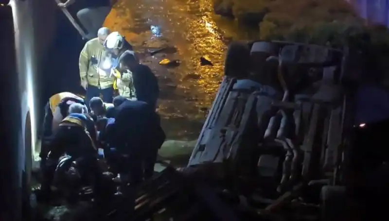 Kazadan Sonra Kaçan Sürücü, Yaralıyı İtfaiye Kurtardı